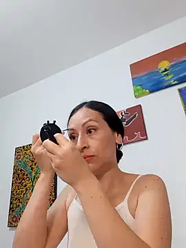 Snapshot of AliceRossi chatting on 01-11-25, 12:40 AliceRossi online show from 01-11-25, 12:40