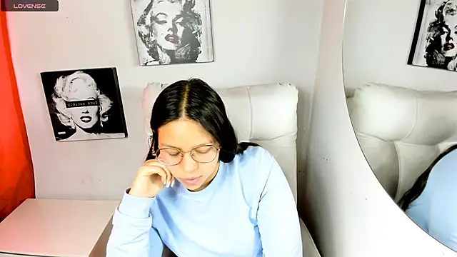 SamanthaRoldaan online show from 04-18-26, 07:58