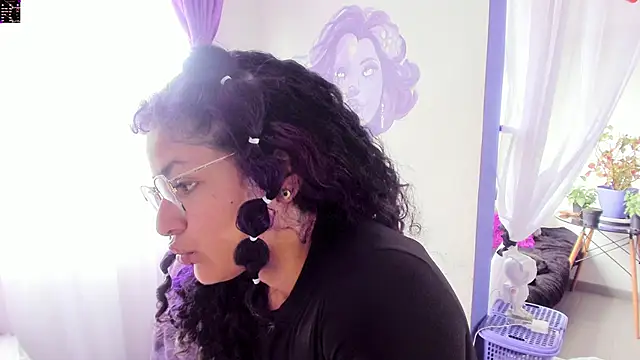 Snapshot of witchviolet chatting on 11-10-25, 07:35 witchviolet online show from 11-10-25, 07:35