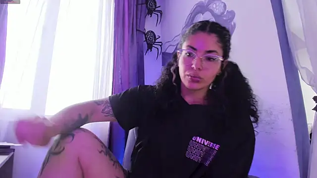 Snapshot of witchviolet chatting on 11-23-25, 09:36 witchviolet online show from 11-23-25, 09:36