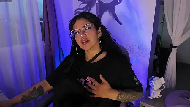 Snapshot of witchviolet chatting on 11-28-25, 10:45 witchviolet online show from 11-28-25, 10:45