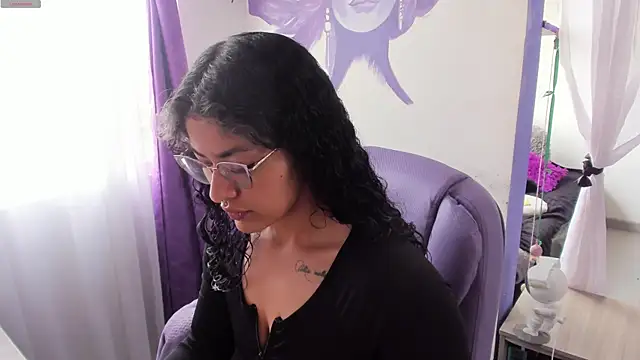 Snapshot of witchviolet chatting on 12-01-25, 03:39 witchviolet online show from 12-01-25, 03:39