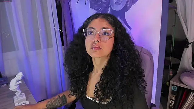 Snapshot of witchviolet chatting on 12-05-25, 02:53 witchviolet online show from 12-05-25, 02:53