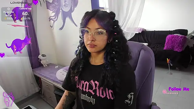 Snapshot of witchviolet chatting on 12-14-25, 10:14 witchviolet online show from 12-14-25, 10:14