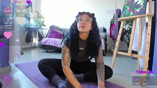 Snapshot of witchviolet chatting on 01-17-26, 09:51 witchviolet online show from 01-17-26, 09:51