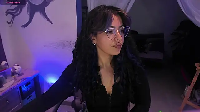 Snapshot of witchviolet chatting on 02-05-26, 12:26 witchviolet online show from 02-05-26, 12:26