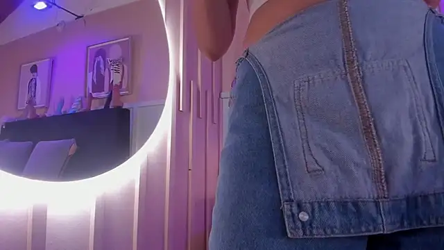 Snapshot of chloe_watson_ chatting on 01-16-26, 07:51 chloe watson online show from 01-16-26, 07:51