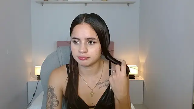 Snapshot of heidy_hoiss chatting on 12-20-24, 08:45 heidy hoiss online show from 12-20-24, 08:45