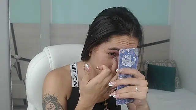 Snapshot of heidy_hoiss chatting on 03-04-25, 02:17 heidy hoiss online show from 03-04-25, 02:17