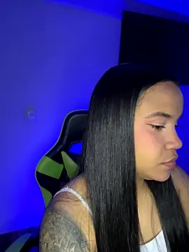 leila 22 online show from 11-19-25, 07:52