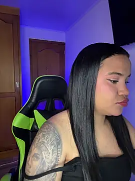 leila 22 online show from 04-05-26, 08:00