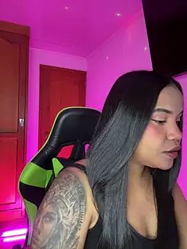 Snapshot of leila_22 chatting on 07-28-26, 02:24 leila 22 online show from 07-28-26, 02:24