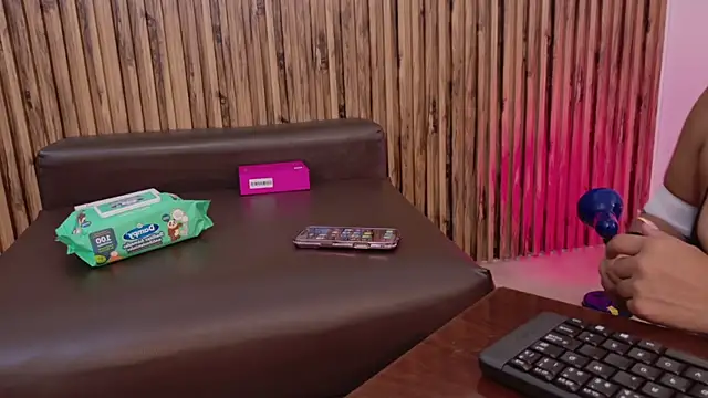 evelynjohnsoon online show from 11-08-25, 12:38