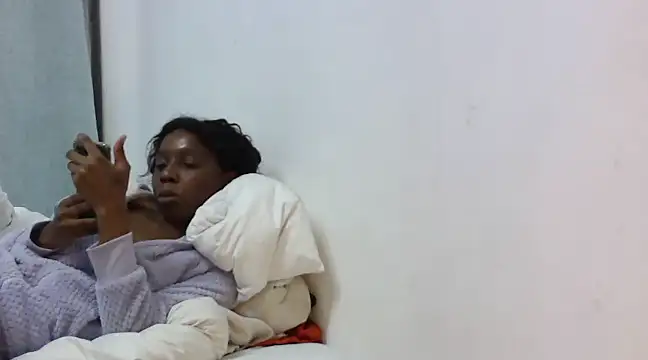 Snapshot of Sexxybella27 chatting on 02-28-25, 12:32 Sexxybella27 online show from 02-28-25, 12:32