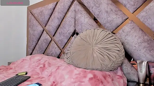 Snapshot of Jennalove_ chatting on 01-21-25, 12:57 Jennalove online show from 01-21-25, 12:57