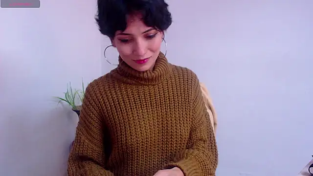 Hannaaaa   online show from 12-19-24, 04:35