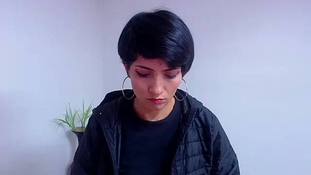 Hannaaaa   online show from 12-23-24, 10:44