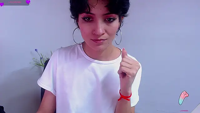 Hannaaaa   online show from 01-30-25, 05:06