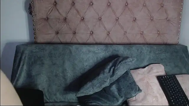 missbella1 online show from 10-15-25, 08:42