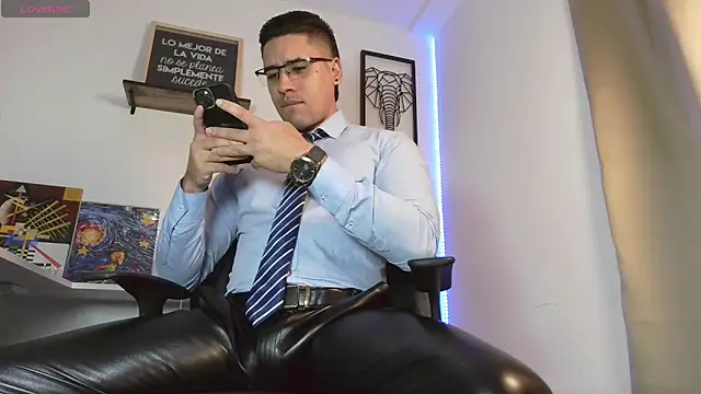 Snapshot of Thonydupont chatting on 10-18-25, 11:27 Thonydupont online show from 10-18-25, 11:27
