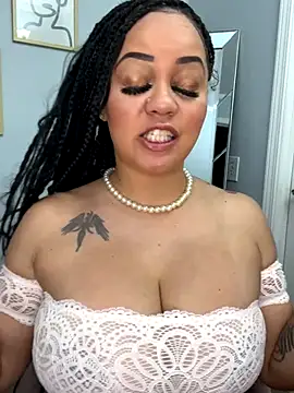 Snapshot of DestineeJayde chatting on 09-21-25, 01:40 DestineeJayde online show from 09-21-25, 01:40