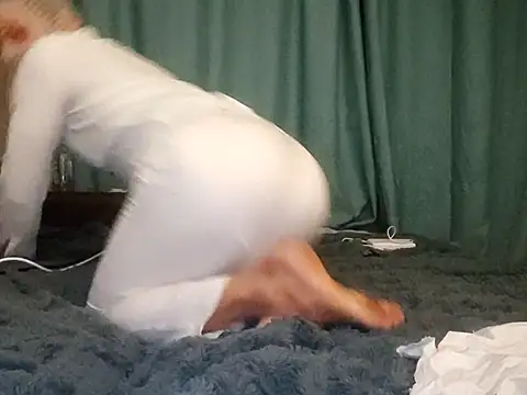 Snapshot of BigAssKi chatting on 09-28-25, 10:37 BigAssKi online show from 09-28-25, 10:37