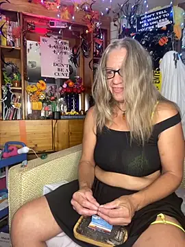 TrenaAnne online show from 09-18-25, 02:41