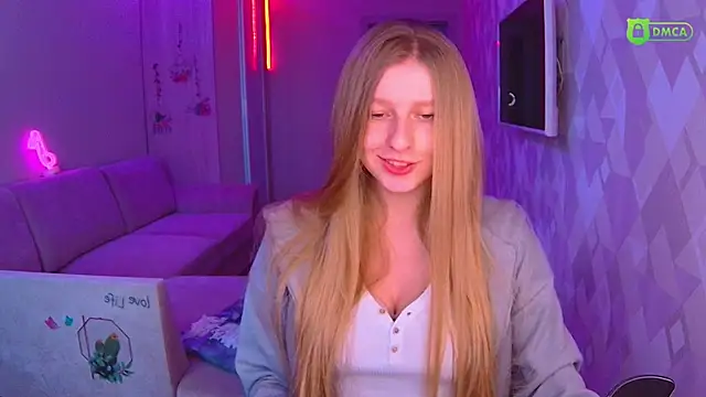 Snapshot of AmaliaQueen chatting on 12-13-24, 01:01 AmaliaQueen online show from 12-13-24, 01:01