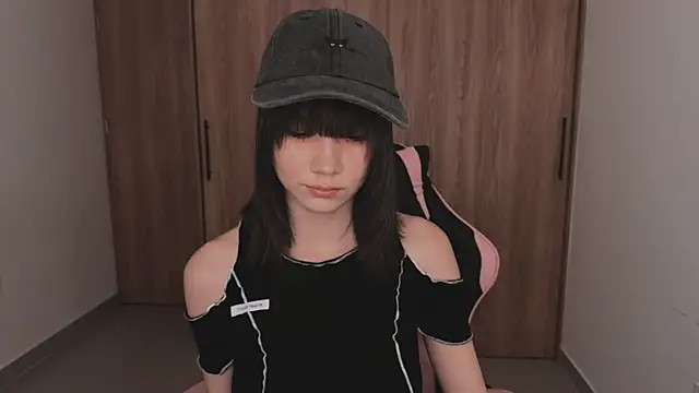 Snapshot of Raven__Blod chatting on 07-01-26, 12:23 Raven Blod online show from 07-01-26, 12:23