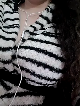 Snapshot of Zanoba-16 chatting on 03-21-25, 11:33 Zanoba-16 online show from 03-21-25, 11:33