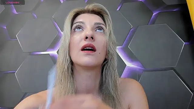 RileyLanna online show from 09-14-25, 02:44