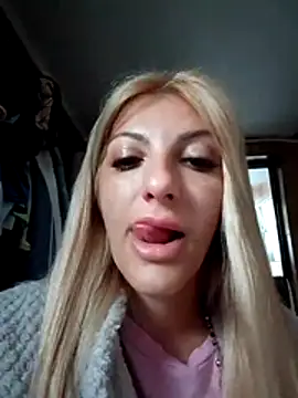 RileyLanna online show from 06-18-26, 03:40