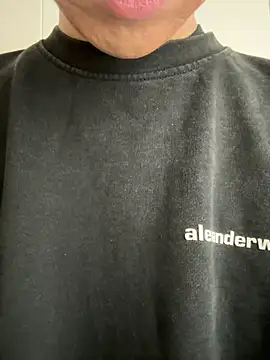 POCARI SWEAT online show from 04-15-26, 03:02