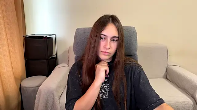 AliceKolltt online show from 11-06-25, 10:16