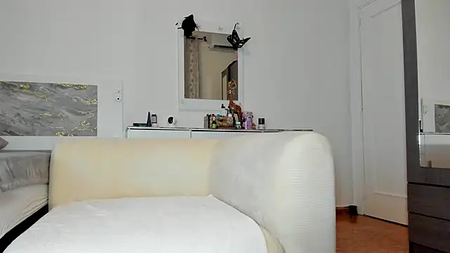 anisialuna  online show from 03-26-26, 05:35