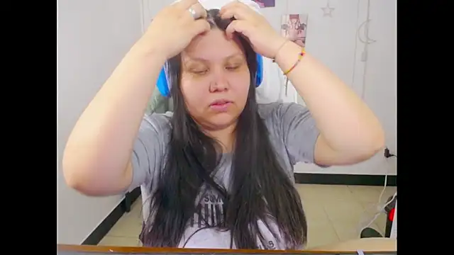 Snapshot of crystal7u7 chatting on 11-12-25, 09:03 crystal7u7 online show from 11-12-25, 09:03