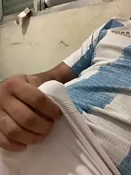 Snapshot of Casal_Safado_ chatting on 03-11-25, 05:57 Casal Safado  online show from 03-11-25, 05:57