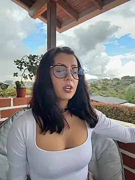 EmaSaenz online show from 10-09-25, 09:02