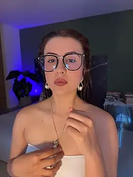 Snapshot of EmaSaenz chatting on 05-06-26, 10:37 EmaSaenz online show from 05-06-26, 10:37