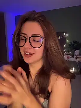 Snapshot of EmaSaenz chatting on 06-11-26, 02:53 EmaSaenz online show from 06-11-26, 02:53