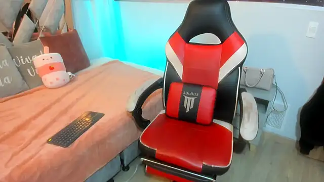 Snapshot of Kendall_Sophy chatting on 12-16-24, 07:21 Kendall Sophy online show from 12-16-24, 07:21