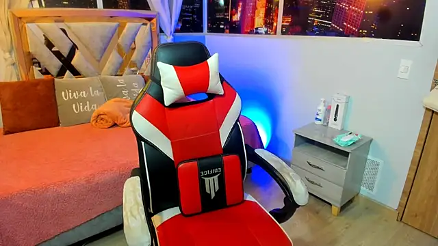 Snapshot of Kendall_Sophy chatting on 01-22-25, 07:13 Kendall Sophy online show from 01-22-25, 07:13