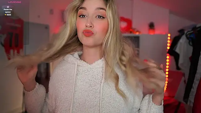 Alexis   Texas online show from 03-22-25, 07:20