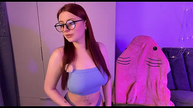 Snapshot of RozieRose chatting on 10-01-25, 04:51 RozieRose online show from 10-01-25, 04:51