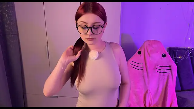 Snapshot of RozieRose chatting on 10-02-25, 04:19 RozieRose online show from 10-02-25, 04:19