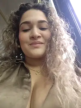 Sara smiiith211 online show from 03-23-26, 08:46