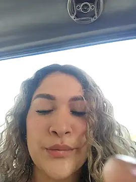 Sara smiiith211 online show from 04-12-26, 06:24