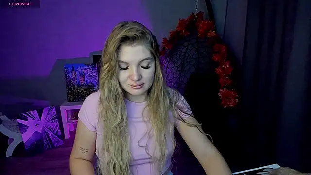 Snapshot of lily_williamss chatting on 09-24-25, 12:36 lily williamss online show from 09-24-25, 12:36