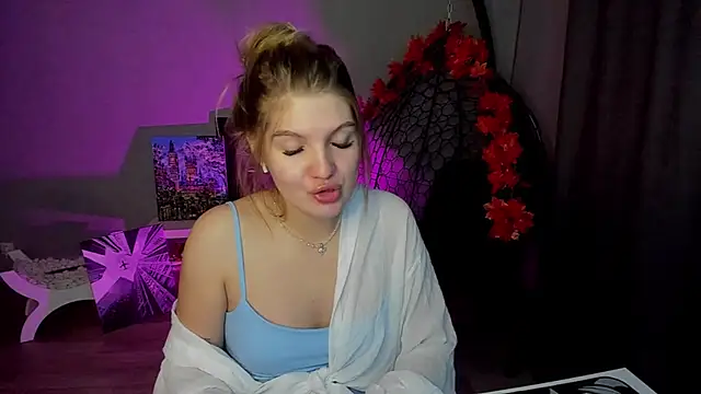 Snapshot of lily_williamss chatting on 09-28-25, 12:16 lily williamss online show from 09-28-25, 12:16