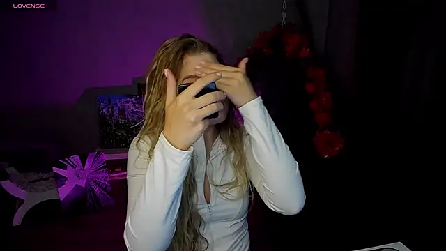 Snapshot of lily_williamss chatting on 10-02-25, 01:01 lily williamss online show from 10-02-25, 01:01